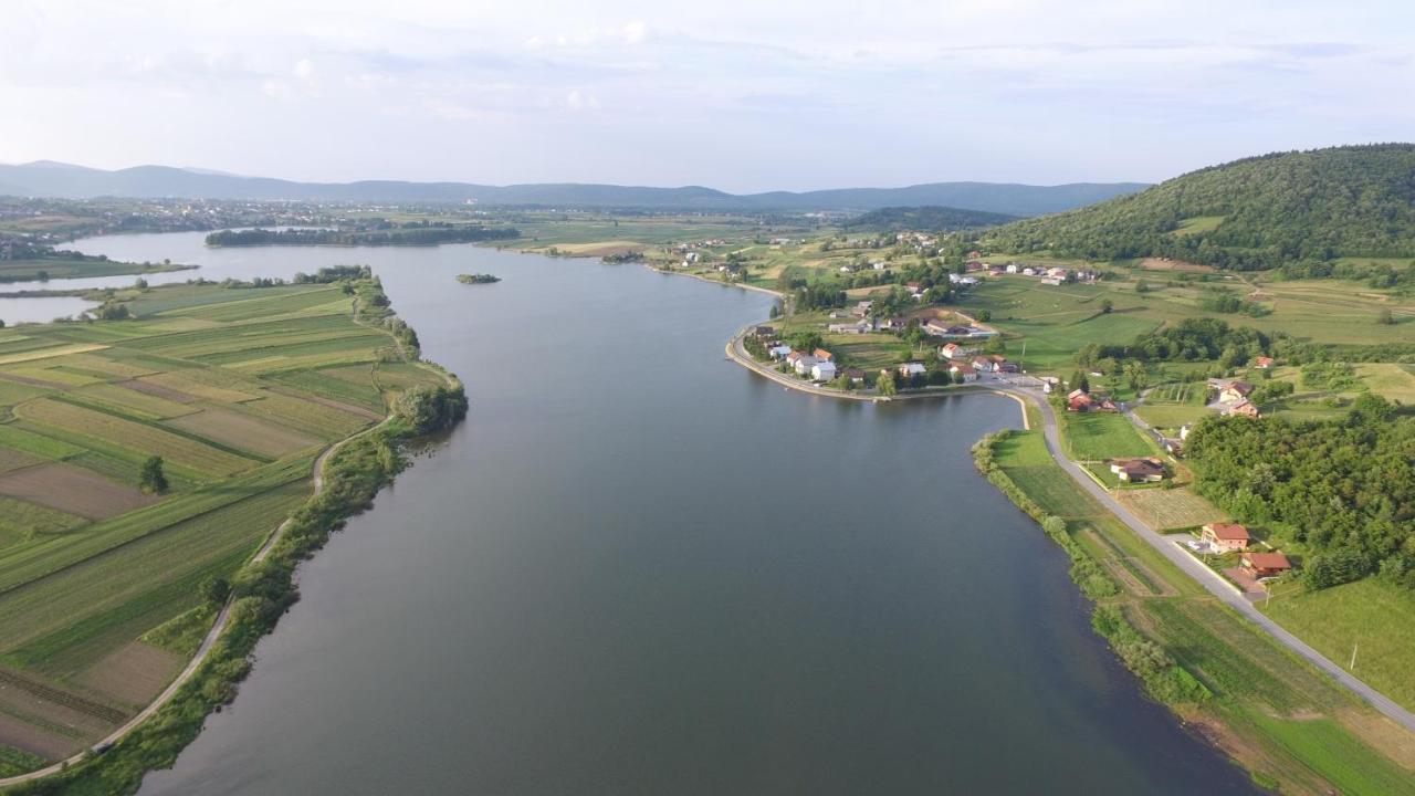 הוילה אוגולין Kuca Za Odmor Jezero מראה חיצוני תמונה