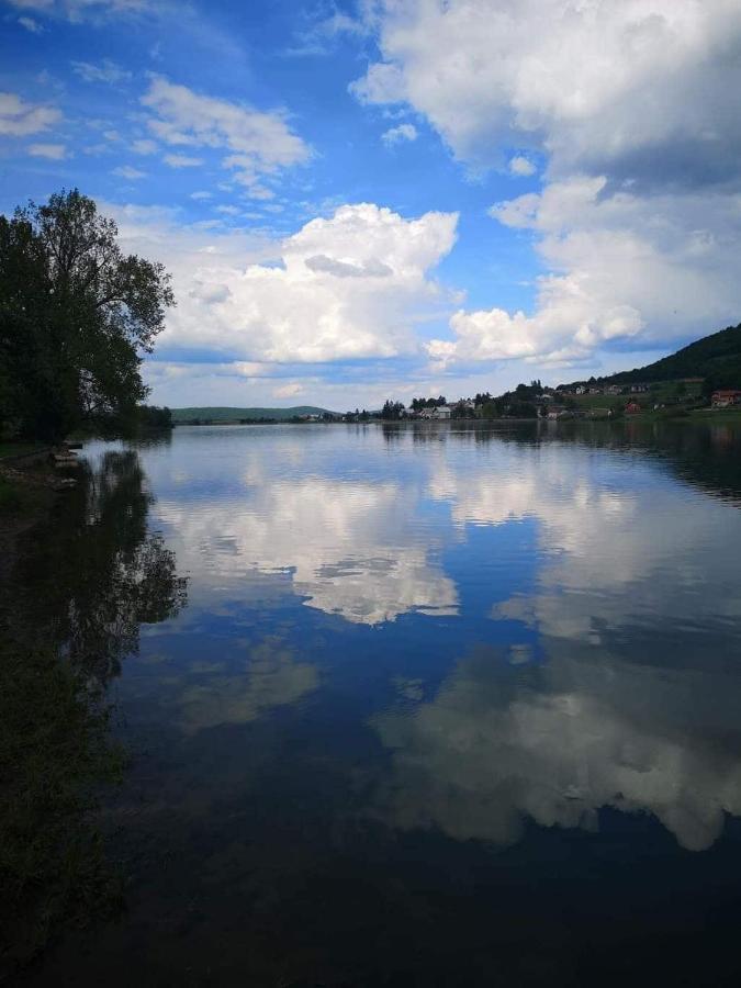 הוילה אוגולין Kuca Za Odmor Jezero מראה חיצוני תמונה